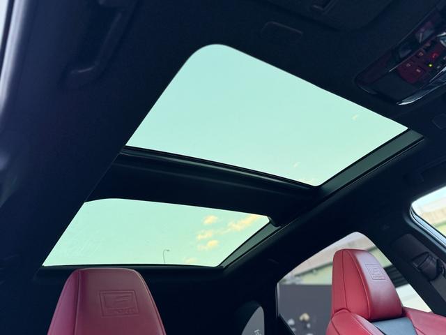 ＮＸ ＮＸ３５０ｈ　Ｆスポーツ　ＴＲＤエアロ（Ｆ／Ｓ／Ｒ）　パノラマルーフ　ルーフレール　ＬＥＸＵＳチームメイトアドバンストパーク　デジタルインナーミラー　オレンジキャリパー　３眼ＬＥＤヘッドライト　パノラマビュー　赤レザーシート（9枚目）