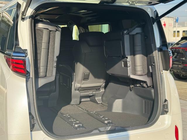 アルファード Ｚ　１３．２型有機ＥＬ後席モニター　左右独立ムーンルーフ　デジタルインナーミラー　ドライブレコーダー　パノラミックビューモニタ　ブラインドスポットモニター　１４インチディスプレイオーディオ　１８インチＡＷ（38枚目）