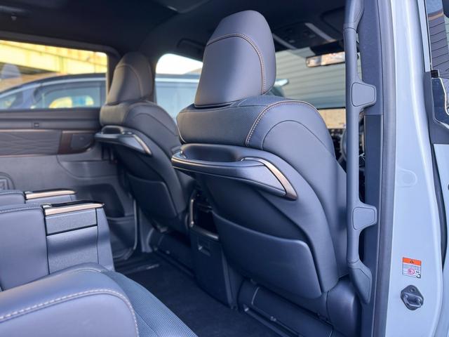 アルファード Ｚ　１３．２型有機ＥＬ後席モニター　左右独立ムーンルーフ　デジタルインナーミラー　ドライブレコーダー　パノラミックビューモニタ　ブラインドスポットモニター　１４インチディスプレイオーディオ　１８インチＡＷ（47枚目）