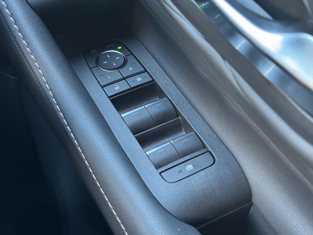 アルファード Ｚ　１３．２型有機ＥＬ後席モニター　左右独立ムーンルーフ　デジタルインナーミラー　ドライブレコーダー　パノラミックビューモニタ　ブラインドスポットモニター　１４インチディスプレイオーディオ　１８インチＡＷ（72枚目）