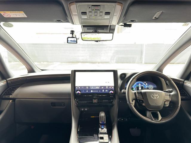 ヴェルファイアハイブリッド Ｚ　プレミア　１３．２型有機ＥＬ後席モニター　ユニバーサルステップ　デジタルインナーミラー　カラーヘッドアップディスプレイ　トヨタチームメイト　左右独立ムーンルーフ　ブラインドスポットモニタ　１４インチディスプレイ（8枚目）