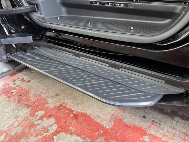 ヴェルファイアハイブリッド Ｚ　プレミア　１３．２型有機ＥＬ後席モニター　ユニバーサルステップ　デジタルインナーミラー　カラーヘッドアップディスプレイ　トヨタチームメイト　左右独立ムーンルーフ　ブラインドスポットモニタ　１４インチディスプレイ（9枚目）