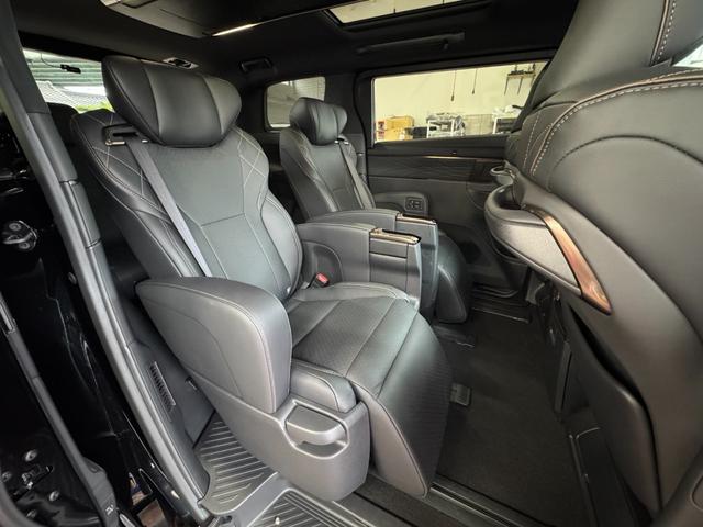 ヴェルファイアハイブリッド Ｚ　プレミア　１３．２型有機ＥＬ後席モニター　ユニバーサルステップ　デジタルインナーミラー　カラーヘッドアップディスプレイ　トヨタチームメイト　左右独立ムーンルーフ　ブラインドスポットモニタ　１４インチディスプレイ（49枚目）