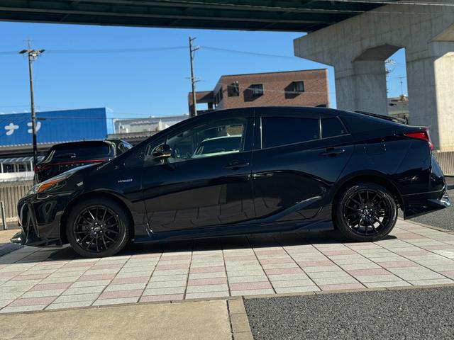 プリウス Ｓ　モデリスタエアロ（Ｆ／Ｓ／Ｒ）　アルパイン１２．３型デジタルインナーミラー　ケンウッド９インチナビ　社外１７インチＡＷ　レーダー探知機　ドライブレコーダー　バックカメラ　トヨタセーフティーセンス（26枚目）