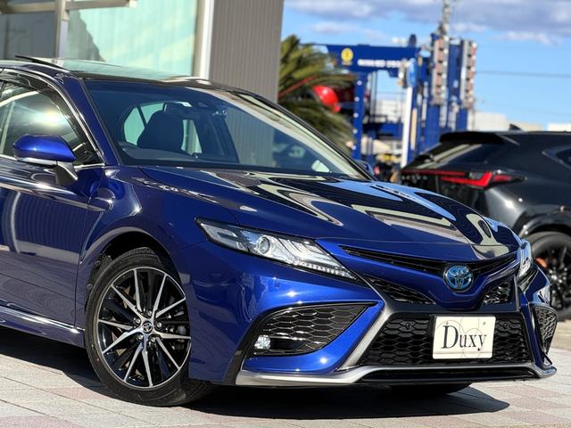 カムリ ＷＳレザーパッケージ　パノラマルーフ　トヨタ純正９インチディスプレイオーディオ　ナビ　バックカメラ　黒ハーフレザーシート　シートヒーター　ブラインドスポットモニター　ＥＴＣ　純正１８インチＡＷ　トヨタセーフティーセンス（13枚目）