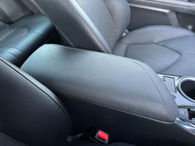 カムリ ＷＳレザーパッケージ　パノラマルーフ　トヨタ純正９インチディスプレイオーディオ　ナビ　バックカメラ　黒ハーフレザーシート　シートヒーター　ブラインドスポットモニター　ＥＴＣ　純正１８インチＡＷ　トヨタセーフティーセンス（57枚目）