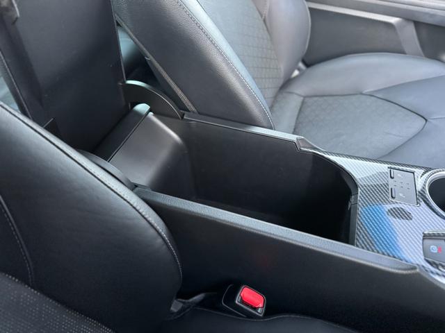 カムリ ＷＳレザーパッケージ　パノラマルーフ　トヨタ純正９インチディスプレイオーディオ　ナビ　バックカメラ　黒ハーフレザーシート　シートヒーター　ブラインドスポットモニター　ＥＴＣ　純正１８インチＡＷ　トヨタセーフティーセンス（58枚目）