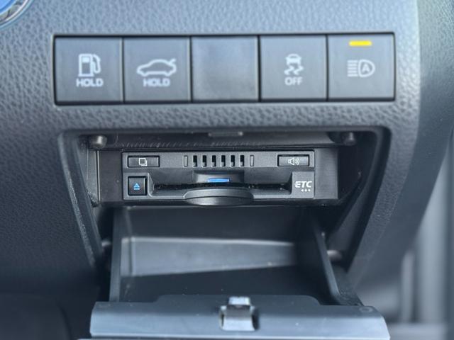 カムリ ＷＳレザーパッケージ　パノラマルーフ　トヨタ純正９インチディスプレイオーディオ　ナビ　バックカメラ　黒ハーフレザーシート　シートヒーター　ブラインドスポットモニター　ＥＴＣ　純正１８インチＡＷ　トヨタセーフティーセンス（64枚目）