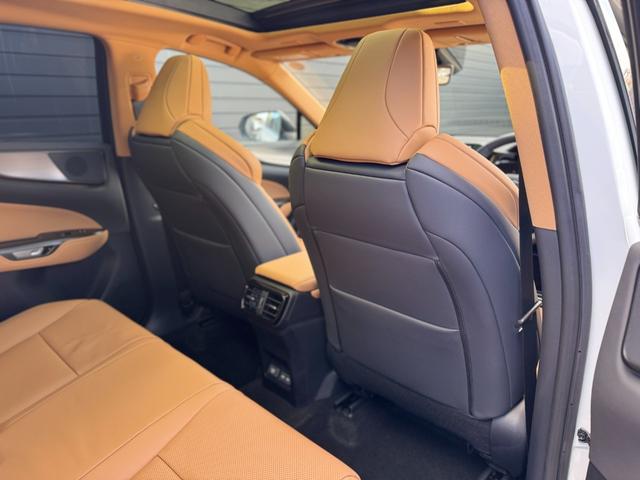 ＮＸ ＮＸ３５０ｈ　Ｆスポーツ　ＴＲＤエアロ（Ｆ／Ｓ／Ｒ）　パノラマルーフ　デジタルインナーミラー　オレンジキャリパー　ヘーゼルレザーシート　ルーフレール　ブラインドスポットモニター　アドバンストパーク　パノラミックビューモニター（50枚目）