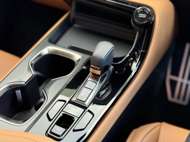 ＮＸ ＮＸ３５０ｈ　Ｆスポーツ　ＴＲＤエアロ（Ｆ／Ｓ／Ｒ）　パノラマルーフ　デジタルインナーミラー　オレンジキャリパー　ヘーゼルレザーシート　ルーフレール　ブラインドスポットモニター　アドバンストパーク　パノラミックビューモニター（63枚目）