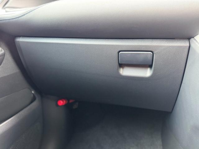 �O���[�u�{�b�N�X�ɂ͑�R�̎��[���\�ł����c