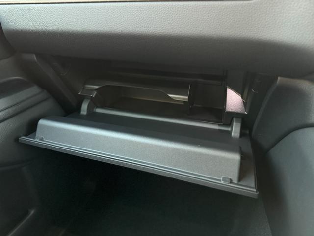 �O���[�u�{�b�N�X�ɂ͑�R�̎��[���\�ł����c