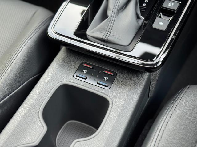 �^�]�Ȃɂ͑��@�\�̃{�^�����t���Ă��܂����c