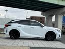 ＲＸ ＲＸ５００ｈ　Ｆスポーツパフォーマンス　パノラマルーフ　ルーフレール　輻射ヒーター　デジタルインナーミラー　３眼ＬＥＤヘッドライト　赤レザーシート　パノラミックビューモニター　ブラインドスポットモニター　１４インチディスプレイオーディオ（6枚目）