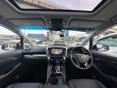 車を運転する際には運転席の存在は欠かせません。なのでしっかりとチェックしたいポイントですね。 2