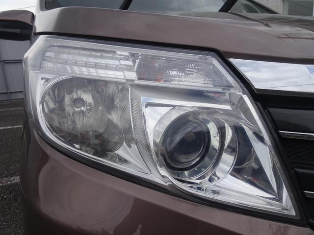 ノア ハイブリッドＸ　両側パワスラ　スマートキー　プッシュスタート　純正ＬＥＤヘッド　純正ＳＤナビ　Ｂｌｕｅｔｏｏｔｈオーディオ　フルセグ地デジ　バックカメラ　ＥＴＣ　１１型フリップダウンモニター　社外ドラレコ（4枚目）