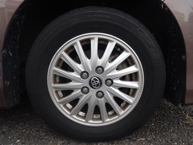 ノア ハイブリッドＸ　両側パワスラ　スマートキー　プッシュスタート　純正ＬＥＤヘッド　純正ＳＤナビ　Ｂｌｕｅｔｏｏｔｈオーディオ　フルセグ地デジ　バックカメラ　ＥＴＣ　１１型フリップダウンモニター　社外ドラレコ（12枚目）