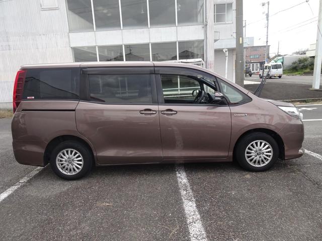 ノア ハイブリッドＸ　両側パワスラ　スマートキー　プッシュスタート　純正ＬＥＤヘッド　純正ＳＤナビ　Ｂｌｕｅｔｏｏｔｈオーディオ　フルセグ地デジ　バックカメラ　ＥＴＣ　１１型フリップダウンモニター　社外ドラレコ（18枚目）