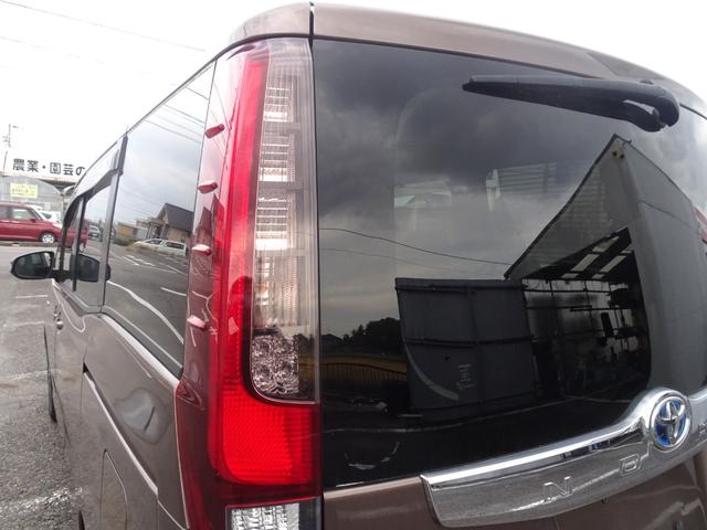 ノア ハイブリッドＸ　両側パワスラ　スマートキー　プッシュスタート　純正ＬＥＤヘッド　純正ＳＤナビ　Ｂｌｕｅｔｏｏｔｈオーディオ　フルセグ地デジ　バックカメラ　ＥＴＣ　１１型フリップダウンモニター　社外ドラレコ（25枚目）