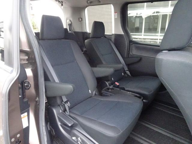 ノア ハイブリッドＸ　両側パワスラ　スマートキー　プッシュスタート　純正ＬＥＤヘッド　純正ＳＤナビ　Ｂｌｕｅｔｏｏｔｈオーディオ　フルセグ地デジ　バックカメラ　ＥＴＣ　１１型フリップダウンモニター　社外ドラレコ（32枚目）