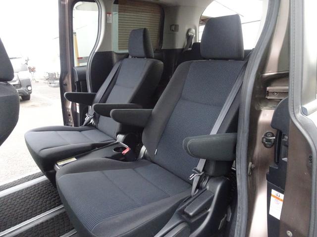 ノア ハイブリッドＸ　両側パワスラ　スマートキー　プッシュスタート　純正ＬＥＤヘッド　純正ＳＤナビ　Ｂｌｕｅｔｏｏｔｈオーディオ　フルセグ地デジ　バックカメラ　ＥＴＣ　１１型フリップダウンモニター　社外ドラレコ（33枚目）