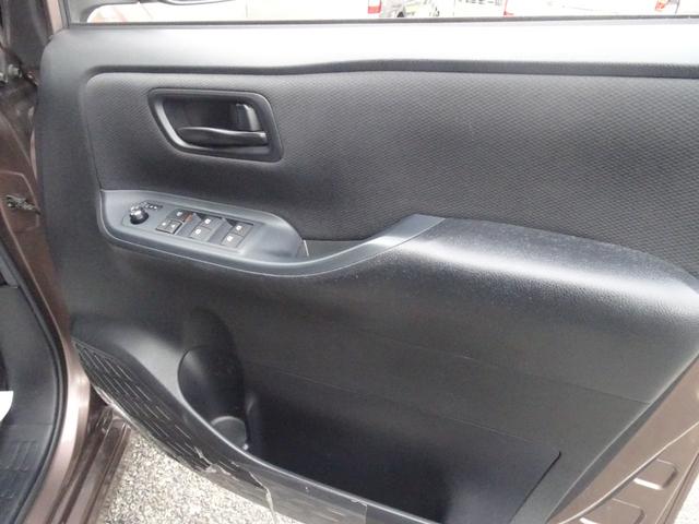 ノア ハイブリッドＸ　両側パワスラ　スマートキー　プッシュスタート　純正ＬＥＤヘッド　純正ＳＤナビ　Ｂｌｕｅｔｏｏｔｈオーディオ　フルセグ地デジ　バックカメラ　ＥＴＣ　１１型フリップダウンモニター　社外ドラレコ（38枚目）