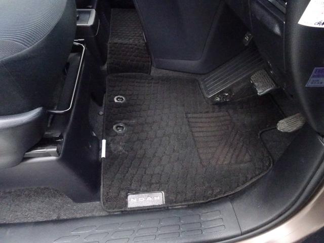 ノア ハイブリッドＸ　両側パワスラ　スマートキー　プッシュスタート　純正ＬＥＤヘッド　純正ＳＤナビ　Ｂｌｕｅｔｏｏｔｈオーディオ　フルセグ地デジ　バックカメラ　ＥＴＣ　１１型フリップダウンモニター　社外ドラレコ（46枚目）