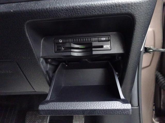 ノア ハイブリッドＸ　両側パワスラ　スマートキー　プッシュスタート　純正ＬＥＤヘッド　純正ＳＤナビ　Ｂｌｕｅｔｏｏｔｈオーディオ　フルセグ地デジ　バックカメラ　ＥＴＣ　１１型フリップダウンモニター　社外ドラレコ（51枚目）