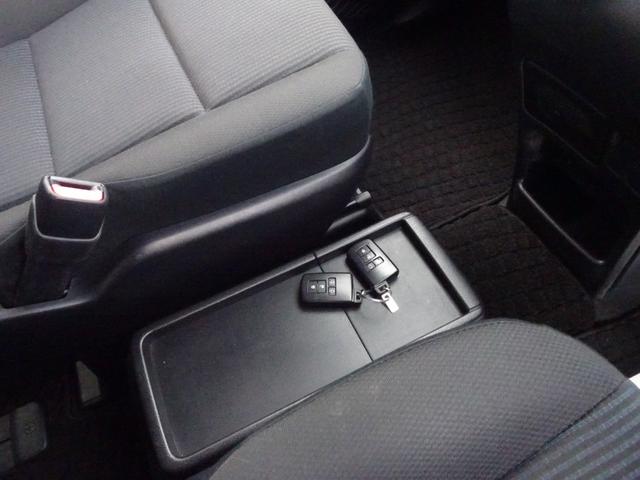 ノア ハイブリッドＸ　両側パワスラ　スマートキー　プッシュスタート　純正ＬＥＤヘッド　純正ＳＤナビ　Ｂｌｕｅｔｏｏｔｈオーディオ　フルセグ地デジ　バックカメラ　ＥＴＣ　１１型フリップダウンモニター　社外ドラレコ（57枚目）