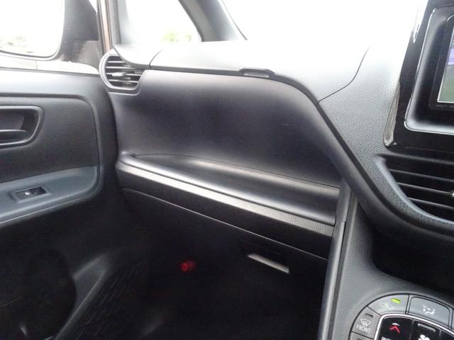 ノア ハイブリッドＸ　両側パワスラ　スマートキー　プッシュスタート　純正ＬＥＤヘッド　純正ＳＤナビ　Ｂｌｕｅｔｏｏｔｈオーディオ　フルセグ地デジ　バックカメラ　ＥＴＣ　１１型フリップダウンモニター　社外ドラレコ（58枚目）