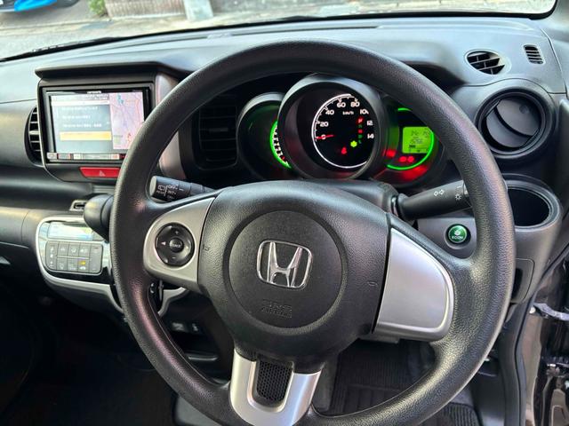 Ｎ－ＢＯＸ Ｇ　ＳＳパッケージ　ＥＴＣ　バックカメラ　両側電動スライドドア　ナビ　ＴＶ　オートライト　ＨＩＤ　スマートキー　アイドリングストップ　電動格納ミラー　シートヒーター　ベンチシート　ＣＶＴ　盗難防止システム　ＡＢＳ　ＥＳＣ（2枚目）