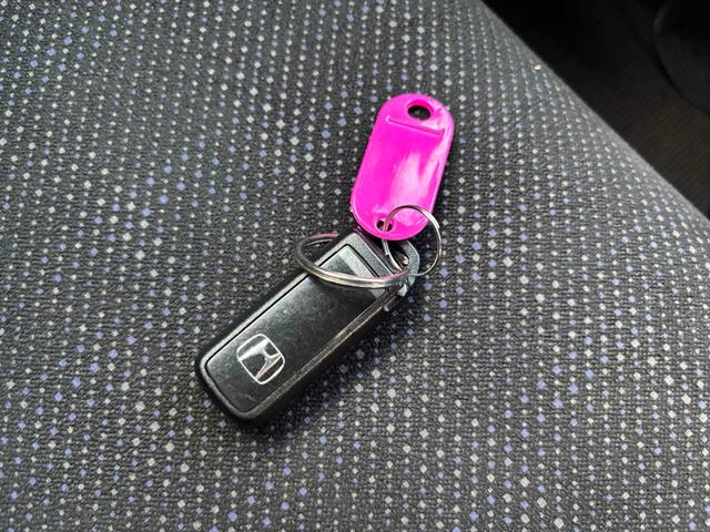 Ｎ－ＢＯＸ Ｇ　ＳＳパッケージ　ＥＴＣ　バックカメラ　両側電動スライドドア　ナビ　ＴＶ　オートライト　ＨＩＤ　スマートキー　アイドリングストップ　電動格納ミラー　シートヒーター　ベンチシート　ＣＶＴ　盗難防止システム　ＡＢＳ　ＥＳＣ（23枚目）