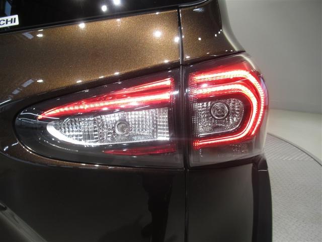 ＬＥＤテールライトです。省電力、高輝度のＬＥＤは明るく照らすので夜間運転時の視認性を高めます。スタイリッシュな見た目で細かいところもこだわりたいあなたに！