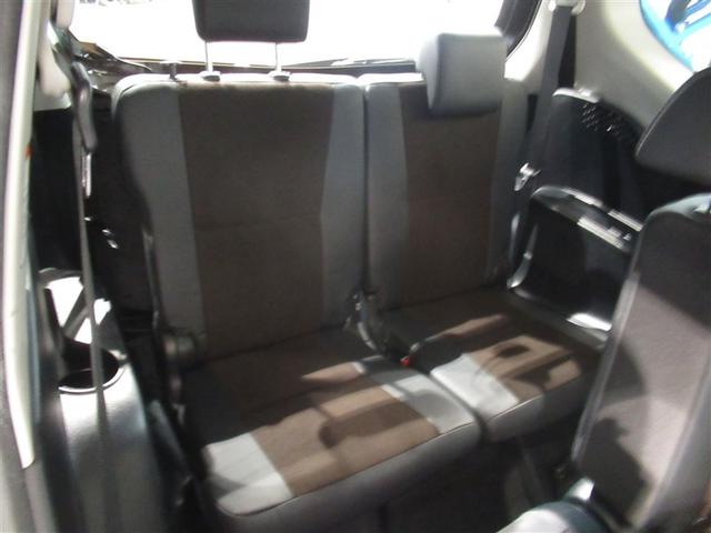 ３列目も大人が十分乗れるサイズです　サードシートは格納できるので格納すれば大きなラゲッジスペースになります