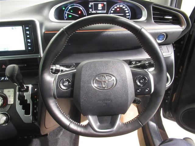 ハンドルから手を放さずにオーディオ等の簡単な操作ができます　視線を逸らさなくてもいいので安全面でも非常に役に立ちます