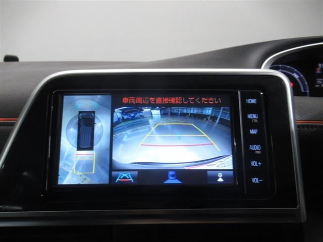 パノラミックビューモニター付きです。車両を上から見たような映像をディスプレイオーディオ画面に表示。運転席からの目視だけでは見にくい、車両周辺の状況をリアルタイムでしっかり確認できます。