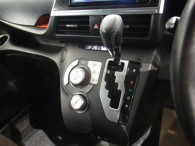 ミッションはＣＶＴです　操作自体は通常のオートマチックと同様です　無段変速機といわれるＣＶＴは変速のショックがなく、よりスムーズな運転が可能です