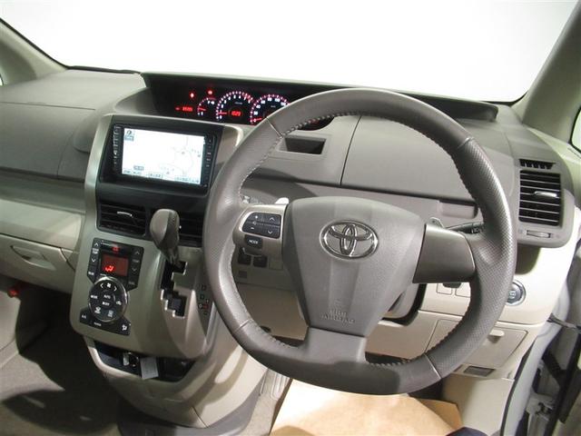 ドライバーに寄り添う快適な操作フィールをもたらすステアリングです。