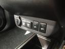 シートヒーターが運転席だけでなく助手席側にも付いています　運転者と別のスイッチなので、助手席側だけ温めることもできます　助手席の方にも優しく嬉しい装備です