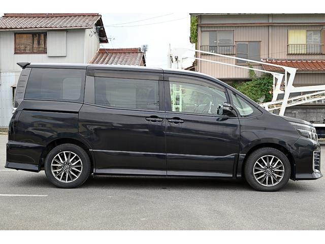 ヴォクシー ＺＳ　パワースライドドア　ナビ　バックモニター　スマートキー　プッシュスタート（2枚目）