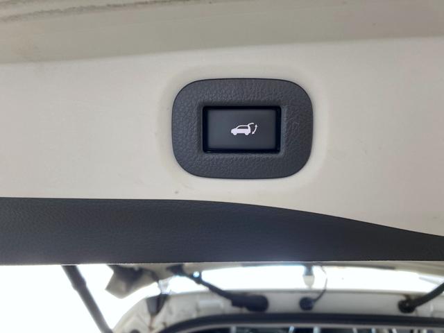 エクストレイル ２０Ｘ　ハイブリッド　エマージェンシーブレーキＰ　パワーバックドア　デジタルインナーミラー　クルーズコントロール　インテリジェントキー　プッシュスタート　シートヒーター　メーカーナビ　アラウンドビューモニター（15枚目）