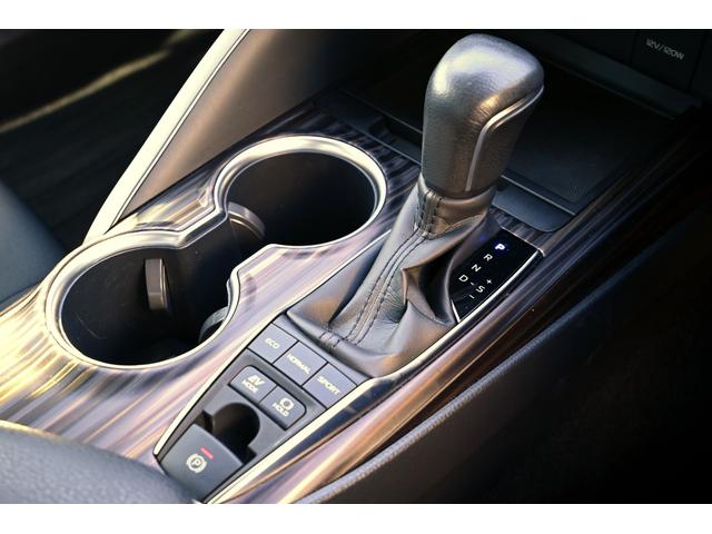 カムリ Ｇ　運転席パワーシート　レーダークルーズ　ＬＥＤヘッド・フォグライト　　メーカーディスプレイオーディオ（ナビキット有）トヨタセーフティセンス　ブラインドスポットモニター　リアクロストラフィックアラート（16枚目）