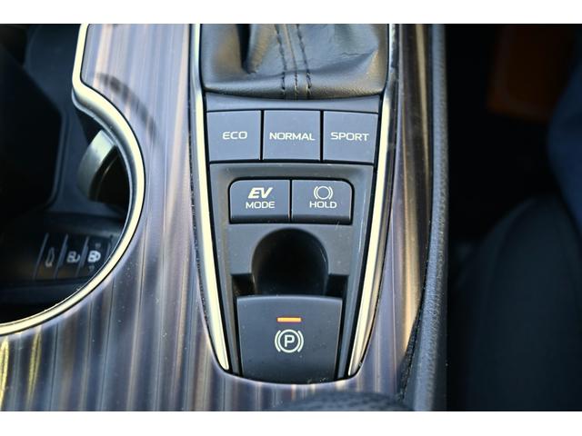 カムリ Ｇ　運転席パワーシート　レーダークルーズ　ＬＥＤヘッド・フォグライト　　メーカーディスプレイオーディオ（ナビキット有）トヨタセーフティセンス　ブラインドスポットモニター　リアクロストラフィックアラート（17枚目）