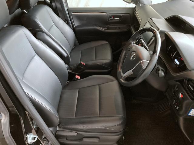 エスクァイア Gi ブラックテーラード 後席フリップダウンモニター 両側パワースライドドア LEDヘッド・フォグライト トヨタセーフティセンス クルーズコントロール スマートキー ステアリングスイッチ 純正ナビ バックモニター(10枚目)