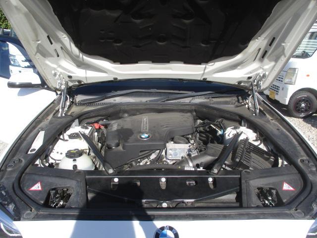 ５シリーズ ５２８ｉツーリング　Ｍスポーツ　Ｂｌｕｅｔｏｏｔｈ接続・ガラスルーフ・ＴＶ・ナビ・ＥＴＣ・バックカメラ・シートヒーター・クルーズコントロール・パワーシート・電動リアゲート・スマートキー・衝突被害軽減システム・横滑り防止装置（42枚目）