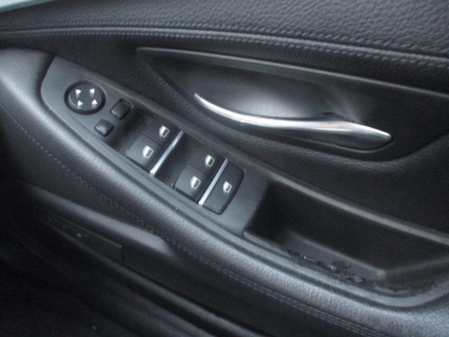 ５シリーズ ５２８ｉツーリング　Ｍスポーツ　Ｂｌｕｅｔｏｏｔｈ接続・ガラスルーフ・ＴＶ・ナビ・ＥＴＣ・バックカメラ・シートヒーター・クルーズコントロール・パワーシート・電動リアゲート・スマートキー・衝突被害軽減システム・横滑り防止装置（46枚目）