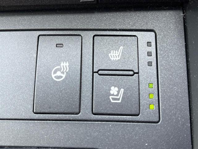 ＩＳ ＩＳ３００ｈ　Ｆスポーツ　禁煙車　セーフティシステムプラス　革スポーツシートセット　３眼ＬＥＤヘッドライト　パノラミックビューモニター　純正１９インチＡＷ　革巻ステアリング　パドルシフト　プレミアムサウンドシステム（6枚目）