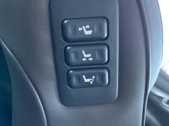 【運転席８ＷＡＹパワーシート】リクライニングからシートリフターまで、スイッチ一つで簡単にシートの微調整が可能！自分に最適なシートポジションにセットして、快適なドライブをお楽しみください。 6