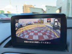 【バックカメラ】駐車時に後方がリアルタイム映像で確認できます。大型商業施設や立体駐車場での駐車時や、夜間のバック時に大活躍！運転スキルに関わらず、今や必須となった装備のひとつです！ 4