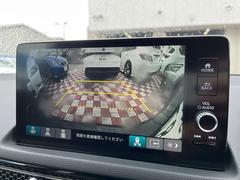 【バックカメラ】駐車時に後方がリアルタイム映像で確認できます。大型商業施設や立体駐車場での駐車時や、夜間のバック時に大活躍！運転スキルに関わらず、今や必須となった装備のひとつです！ 3